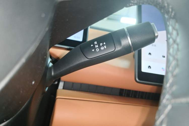 Used Leapmotor C16 2026 All-Electric 630 LiDAR Zhizun Edition 6 Seats Gear Lever