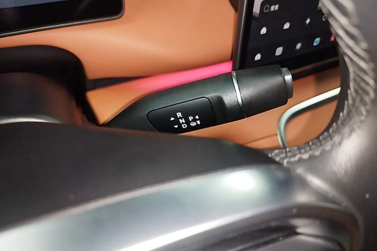 Used Leapmotor C16 2026 Extended-Range 280 LiDAR Zhizun Edition 6 Seats Gear Lever
