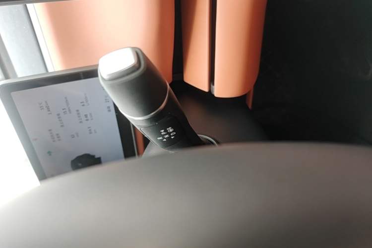 Used Leapmotor C16 2026 Extended-Range 280 LiDAR Zhizun Edition 6 Seats Gear Lever