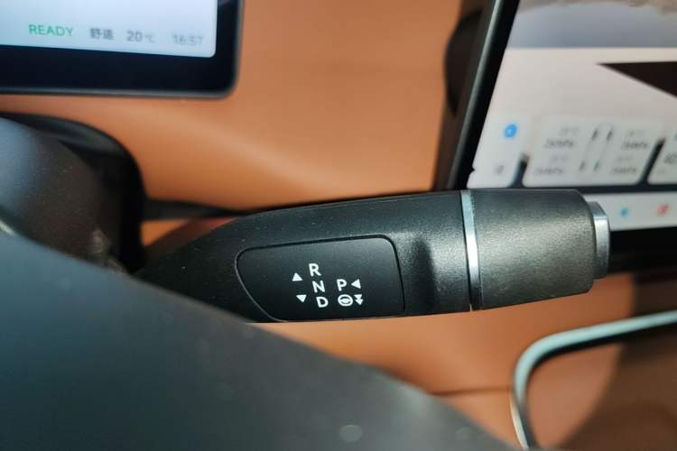 Used Leapmotor C16 2026 Extended-Range 280 LiDAR Zhizun Edition 6 Seats Gear Lever