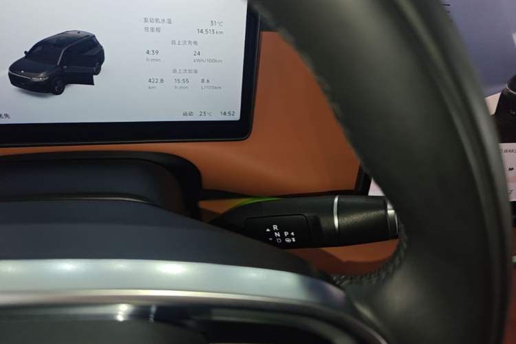 Used Leapmotor C16 2026 Extended-Range 280 LiDAR Zhizun Edition 6 Seats Gear Lever