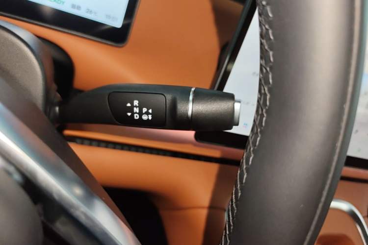 Used Leapmotor C16 2026 Extended-Range 280 LiDAR Zhizun Edition 6 Seats Gear Lever