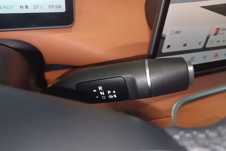 Used Leapmotor C16 2026 Extended-Range 280 LiDAR Zhizun Edition 6 Seats Gear Lever