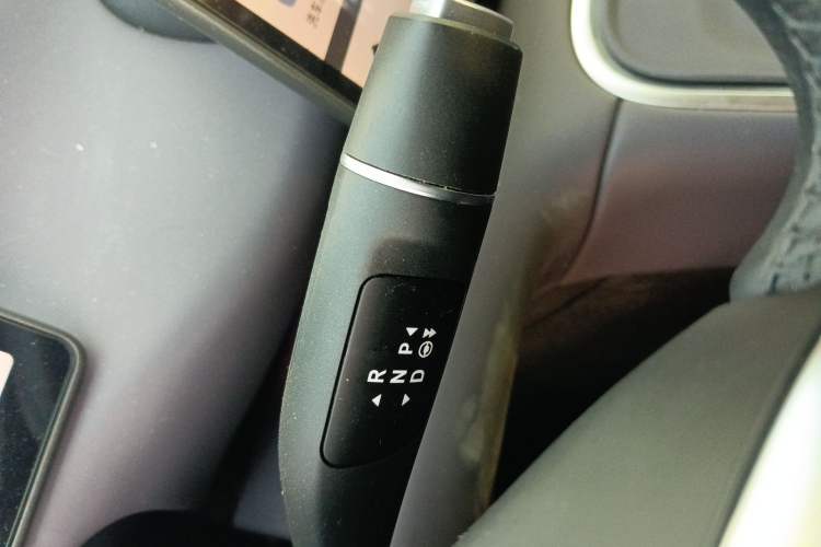 Used Leapmotor C16 2026 Extended-Range 280 LiDAR Zhizun Edition 6 Seats Gear Lever