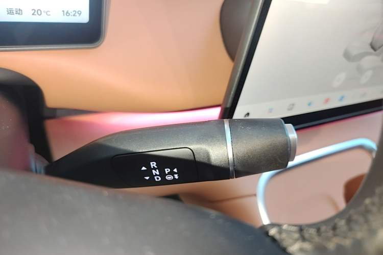 Used Leapmotor C16 2026 Extended-Range 280 LiDAR Zhizun Edition 6 Seats Gear Lever
