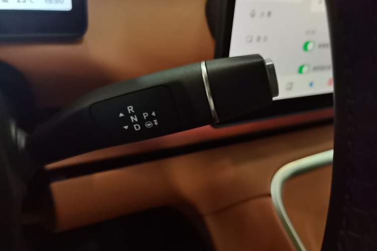 Used Leapmotor C16 2026 All-Electric 630 LiDAR Zhizun Edition 6 Seats Gear Lever