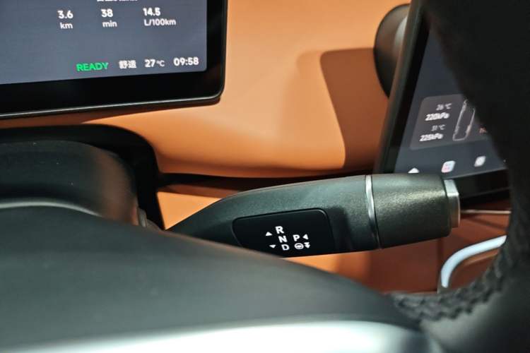 Used Leapmotor C16 2026 Extended-Range 280 LiDAR Zhizun Edition 6 Seats Gear Lever