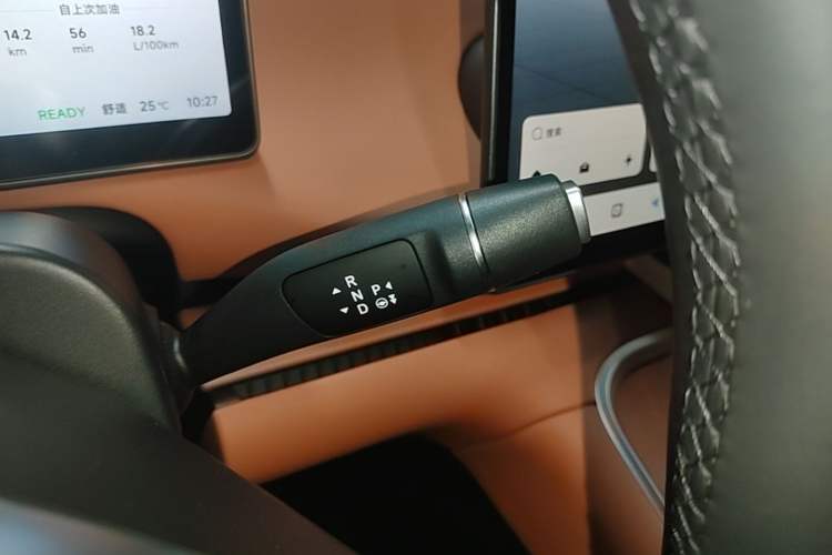 Used Leapmotor C16 2026 Extended-Range 280 LiDAR Zhizun Edition 6 Seats Gear Lever