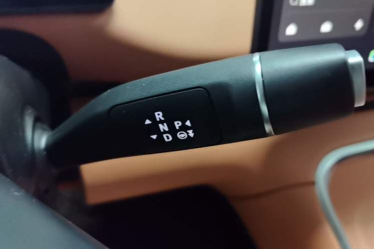 Used Leapmotor C16 2026 Extended-Range 280 LiDAR Zhizun Edition 6 Seats Gear Lever