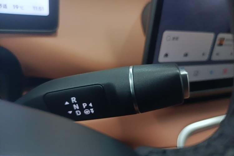Used Leapmotor C16 2026 Extended-Range 280 LiDAR Zhizun Edition 6 Seats Gear Lever