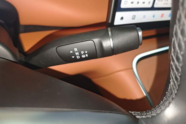 Used Leapmotor C16 2026 Extended-Range 280 LiDAR Zhizun Edition 6 Seats Gear Lever