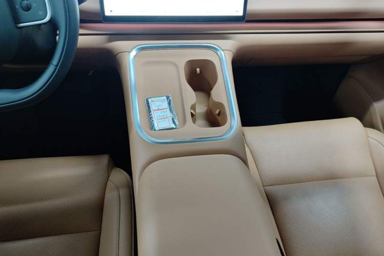 Used Leapmotor C16 2026 Extended-Range 280 LiDAR Zhizun Edition 6 Seats Gear Lever