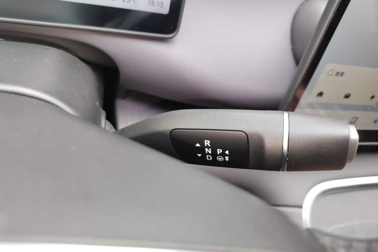 Used Leapmotor C16 2026 All-Electric 630 LiDAR Zhizun Edition 6 Seats Gear Lever