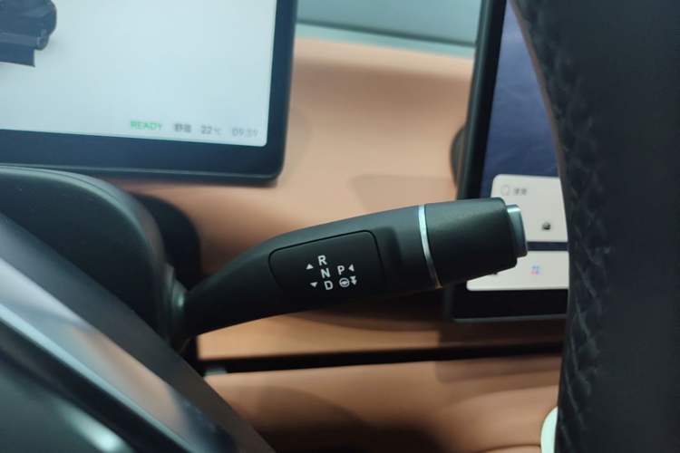 Used Leapmotor C16 2026 Extended-Range 280 LiDAR Zhizun Edition 6 Seats Gear Lever
