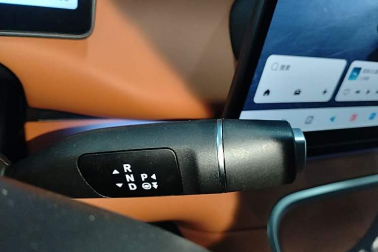 Used Leapmotor C16 2026 Extended-Range 280 LiDAR Zhizun Edition 6 Seats Gear Lever