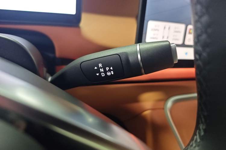Used Leapmotor C16 2026 Extended-Range 280 LiDAR Zhizun Edition 6 Seats Gear Lever