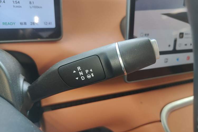Used Leapmotor C16 2026 Extended-Range 280 LiDAR Zhizun Edition 6 Seats Gear Lever