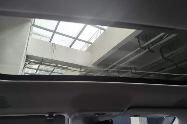 Used Leapmotor C16 2026 All-Electric 630 LiDAR Zhizun Edition 6 Seats Headliner