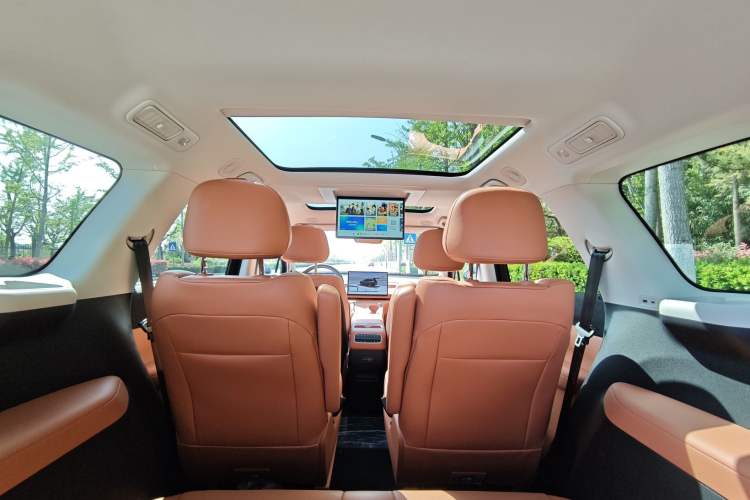 Used Leapmotor C16 2026 Extended-Range 280 LiDAR Zhizun Edition 6 Seats Headliner