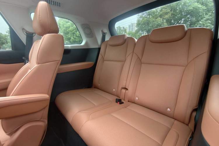 Used Leapmotor C16 2026 Extended-Range 280 LiDAR Zhizun Edition 6 Seats Interior 1