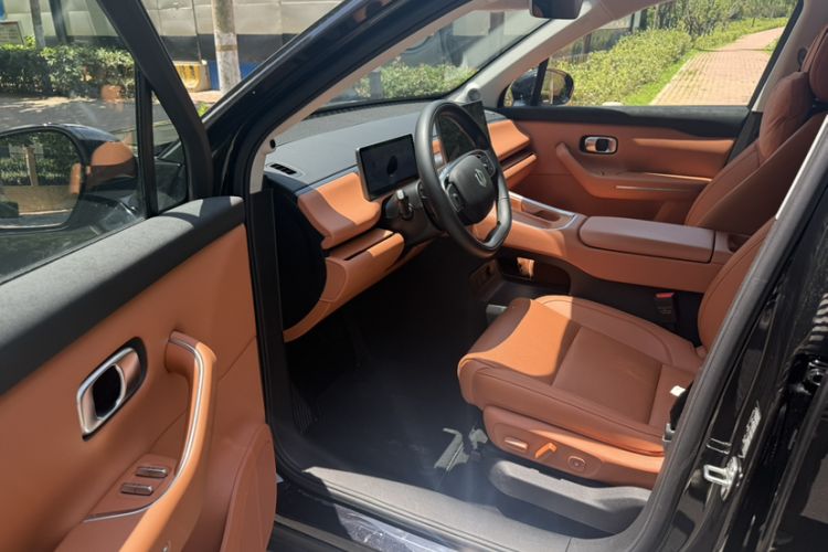 Used Leapmotor C16 2026 Extended-Range 280 LiDAR Zhizun Edition 6 Seats Interior 1