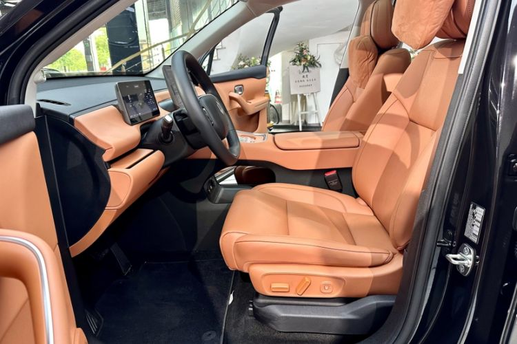 Used Leapmotor C16 2026 Extended-Range 280 LiDAR Zhizun Edition 6 Seats Interior 10