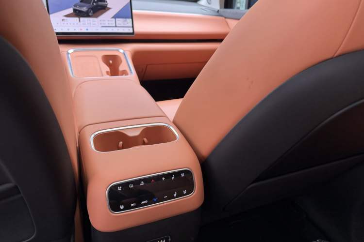 Used Leapmotor C16 2026 Extended-Range 280 LiDAR Zhizun Edition 6 Seats Interior 10