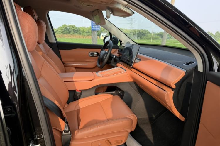 Used Leapmotor C16 2026 Extended-Range 280 LiDAR Zhizun Edition 6 Seats Interior 10