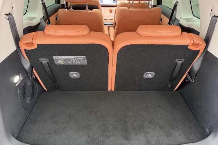 Used Leapmotor C16 2026 Extended-Range 280 LiDAR Zhizun Edition 6 Seats Interior 11