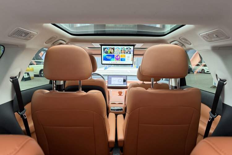 Used Leapmotor C16 2026 Extended-Range 280 LiDAR Zhizun Edition 6 Seats Interior 12