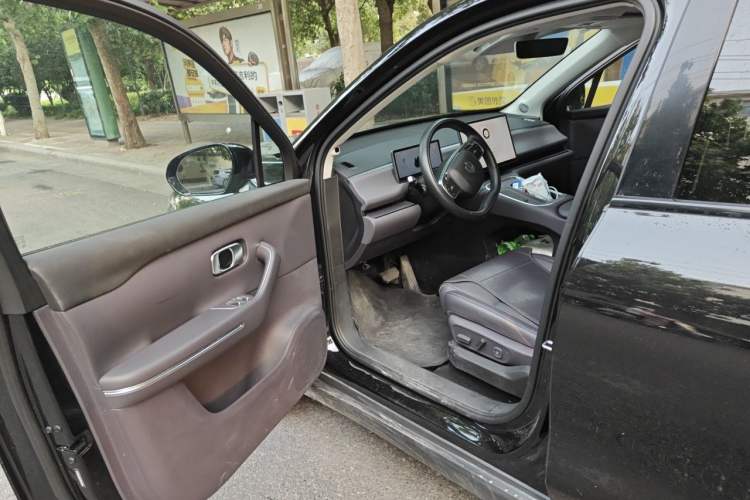 Used Leapmotor C16 2026 Extended-Range 280 LiDAR Zhizun Edition 6 Seats Interior 3