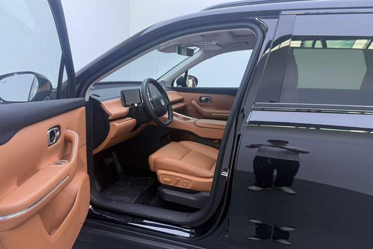 Used Leapmotor C16 2026 Extended-Range 280 LiDAR Zhizun Edition 6 Seats Interior 4