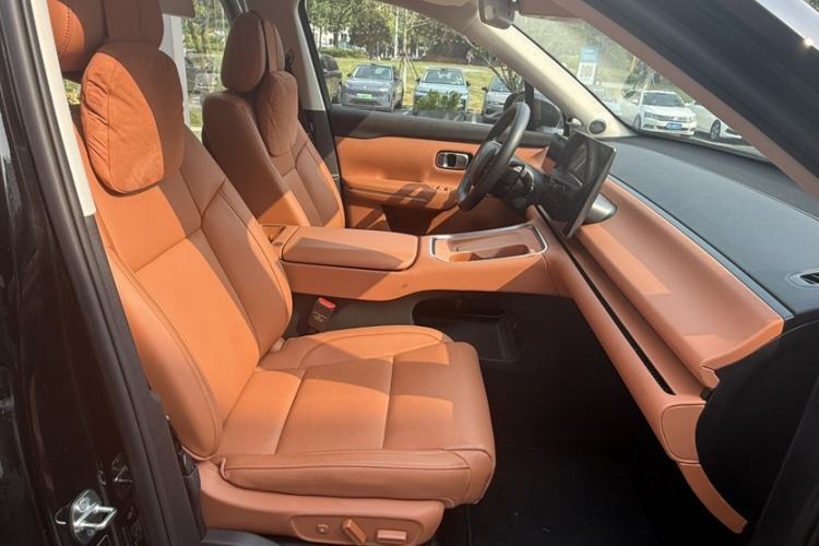 Used Leapmotor C16 2026 Extended-Range 280 LiDAR Zhizun Edition 6 Seats Interior 6