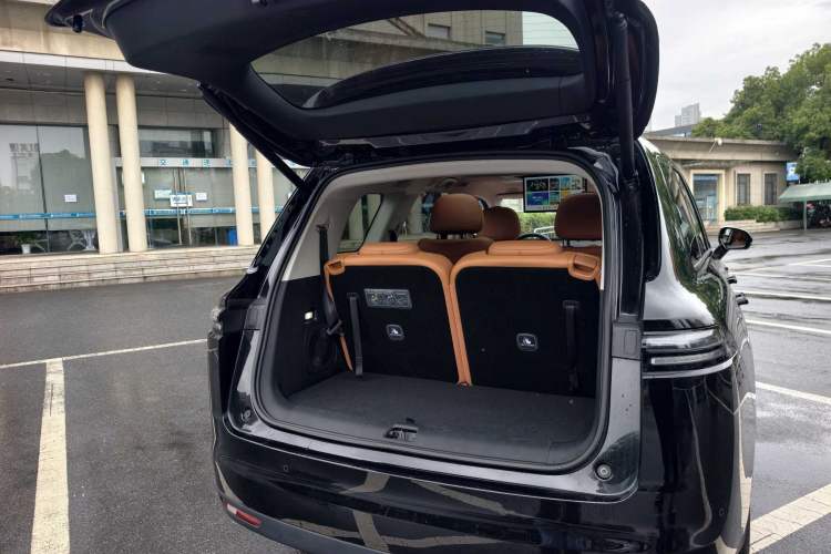 Used Leapmotor C16 2026 Extended-Range 280 LiDAR Zhizun Edition 6 Seats Interior 9