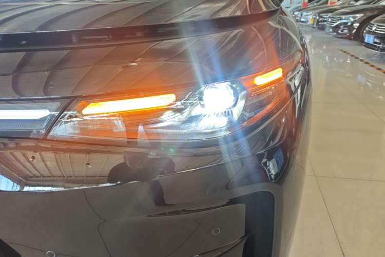 Used Leapmotor C16 2026 Extended-Range 280 LiDAR Zhizun Edition 5 Seats Left Front Headlight