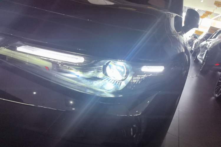 Used Leapmotor C16 2026 Extended-Range 280 LiDAR Zhizun Edition 6 Seats Left Front Headlight