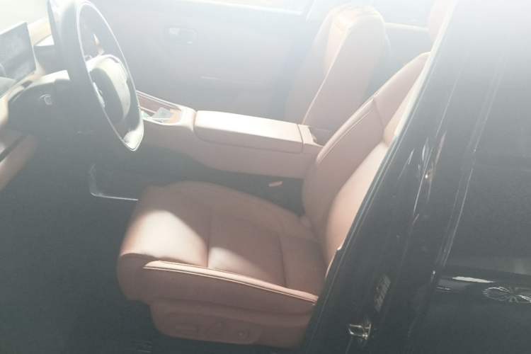 Used Leapmotor C16 2026 Extended-Range 280 LiDAR Zhizun Edition 6 Seats Left Front Seat
