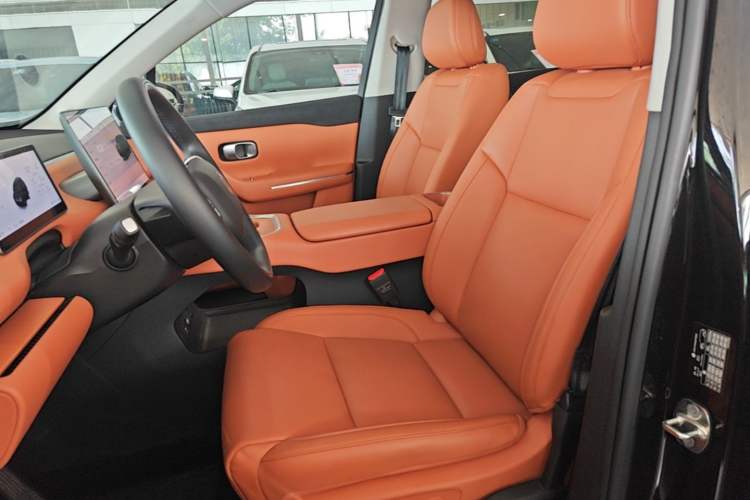 Used Leapmotor C16 2026 Extended-Range 280 LiDAR Zhizun Edition 6 Seats Left Front Seat