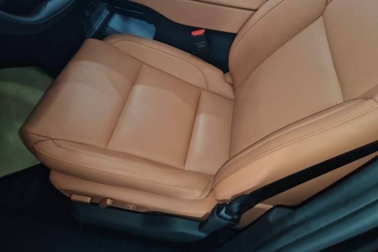Used Leapmotor C16 2026 Extended-Range 280 LiDAR Zhizun Edition 6 Seats Left Front Seat