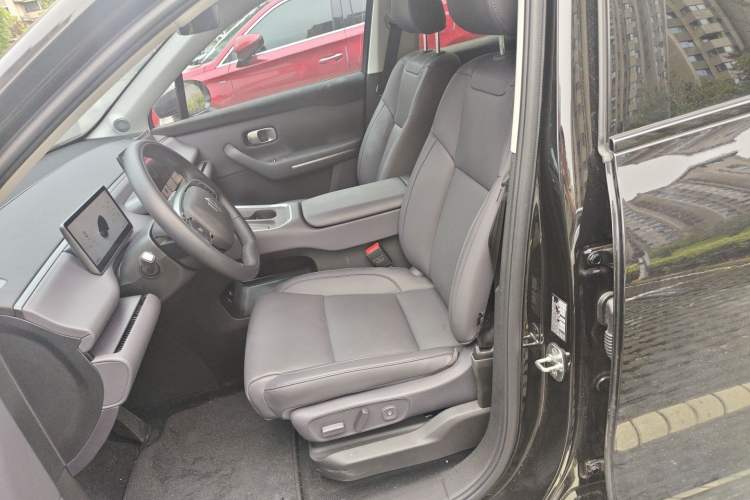 Used Leapmotor C16 2026 All-Electric 630 LiDAR Version 6-Seater Left Front Seat