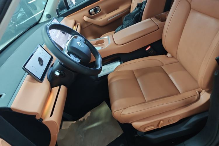 Used Leapmotor C16 2026 Extended-Range 280 LiDAR Zhizun Edition 6 Seats Left Front Seat