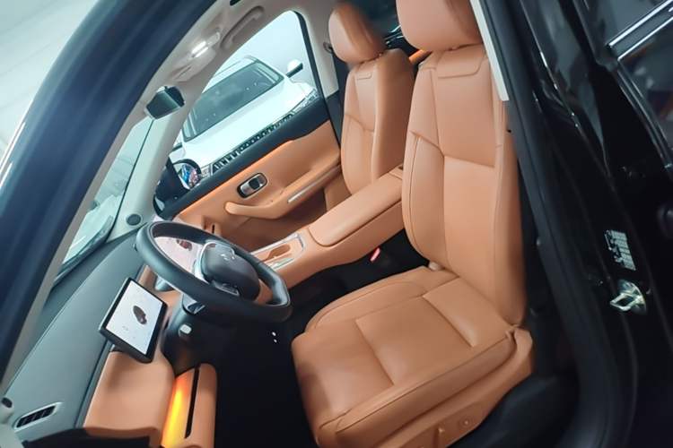 Used Leapmotor C16 2026 Extended-Range 280 LiDAR Zhizun Edition 6 Seats Left Front Seat