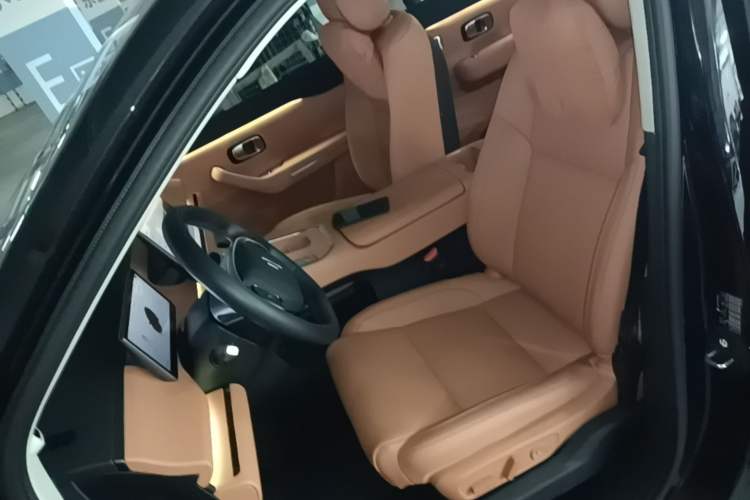 Used Leapmotor C16 2026 All-Electric 630 LiDAR Zhizun Edition 6 Seats Left Front Seat