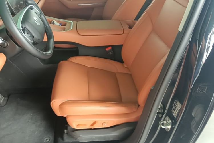 Used Leapmotor C16 2026 Extended-Range 280 LiDAR Zhizun Edition 6 Seats Left Front Seat