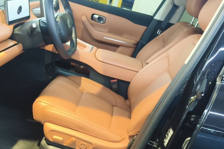 Used Leapmotor C16 2026 Extended-Range 280 LiDAR Zhizun Edition 6 Seats Left Front Seat