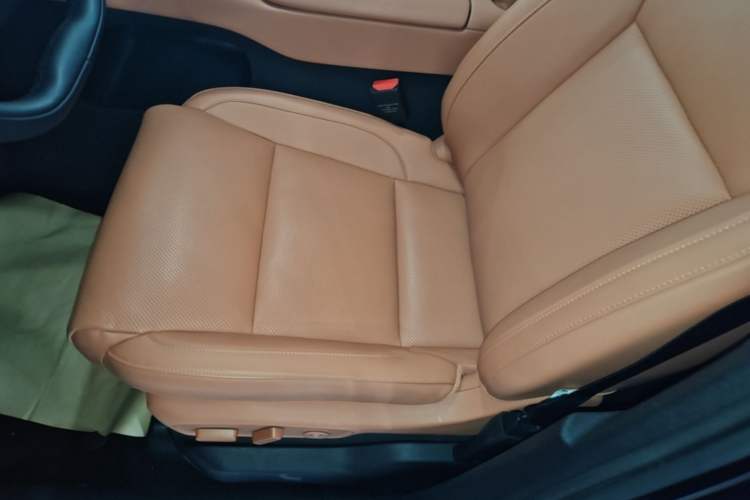 Used Leapmotor C16 2026 Extended-Range 280 LiDAR Zhizun Edition 6 Seats Left Front Seat