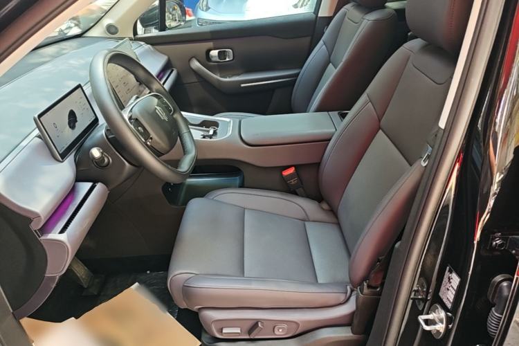 Used Leapmotor C16 2026 All-Electric 630 LiDAR Zhizun Edition 6 Seats Left Front Seat