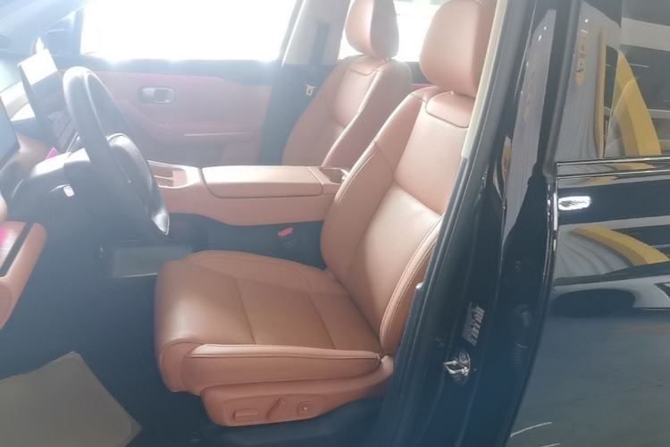 Used Leapmotor C16 2026 Extended-Range 280 LiDAR Zhizun Edition 6 Seats Left Front Seat