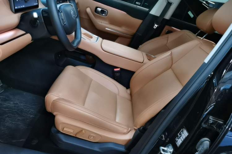 Used Leapmotor C16 2026 Extended-Range 280 LiDAR Zhizun Edition 6 Seats Left Front Seat