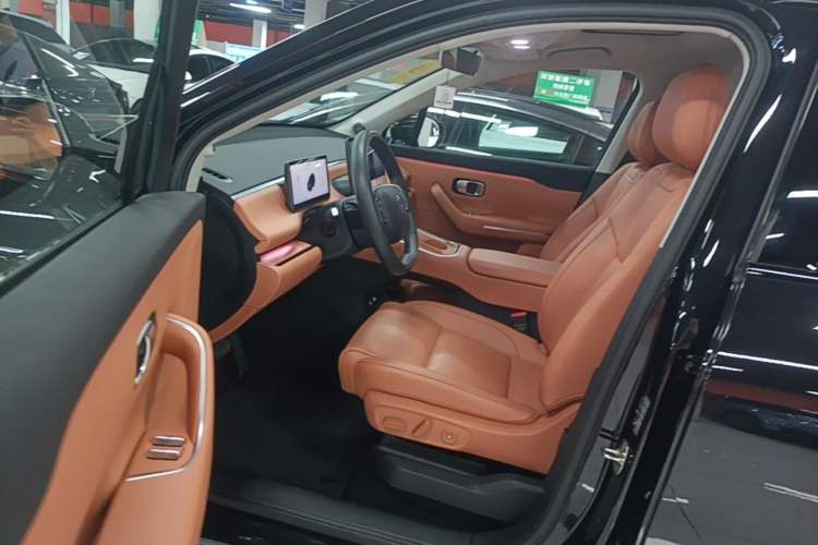 Used Leapmotor C16 2026 Extended-Range 280 LiDAR Zhizun Edition 6 Seats Left Front Seat